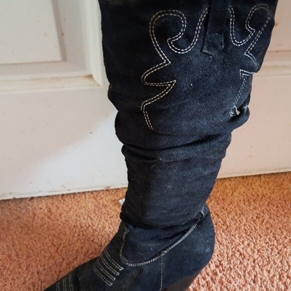 Womans size 9 suede cowgirl boots - Picture 2 of 3